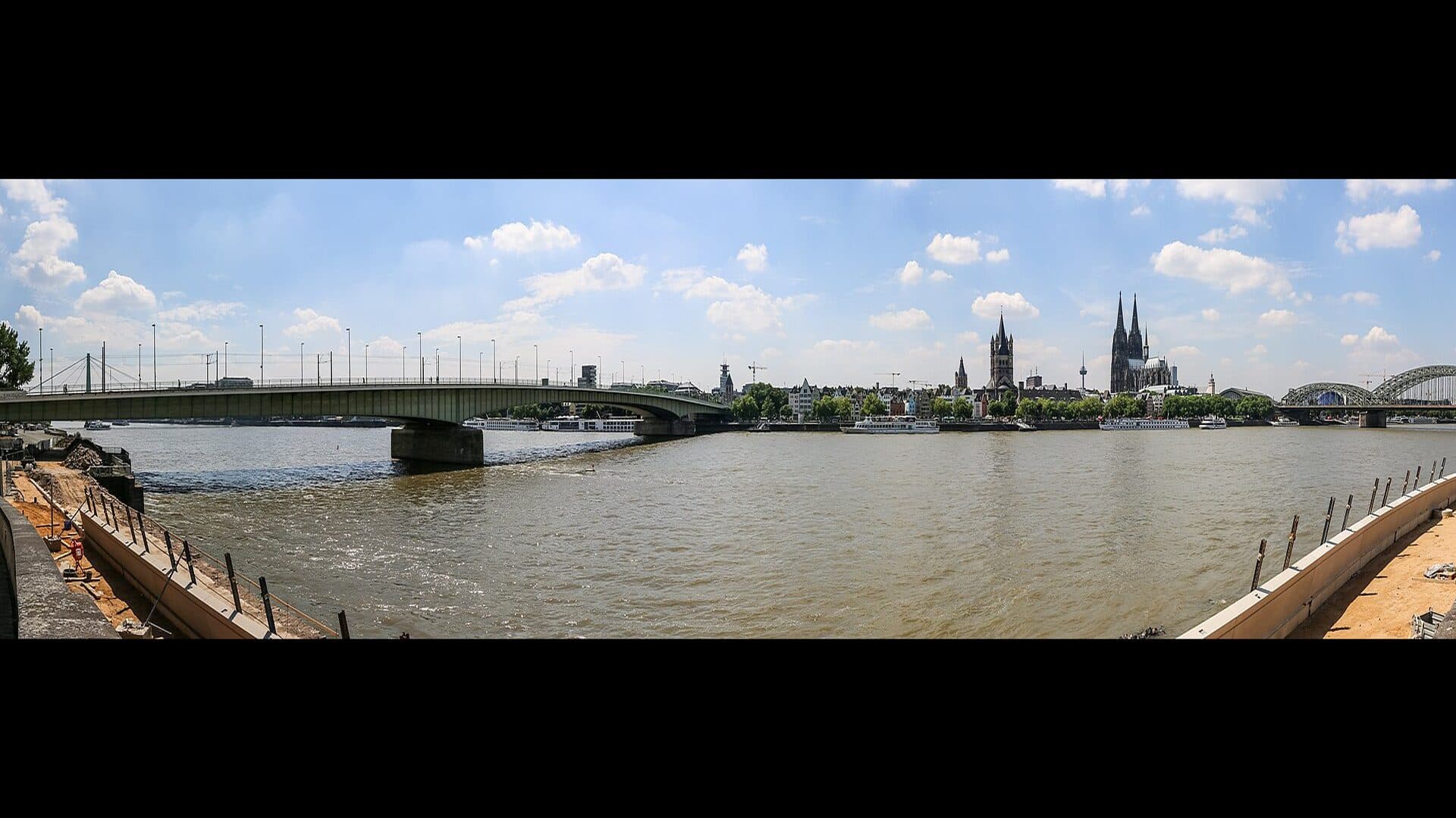 Kölner Stadtpanorama mit Dom und Rhein