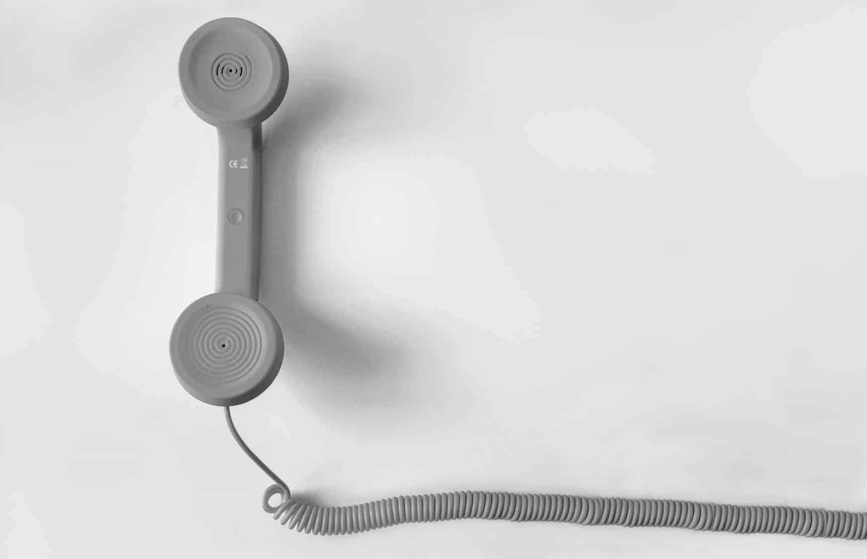 Telefonhörer am Schreibtisch für den Support